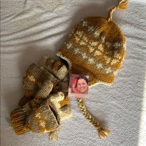 Handmade toddler hat/gloves